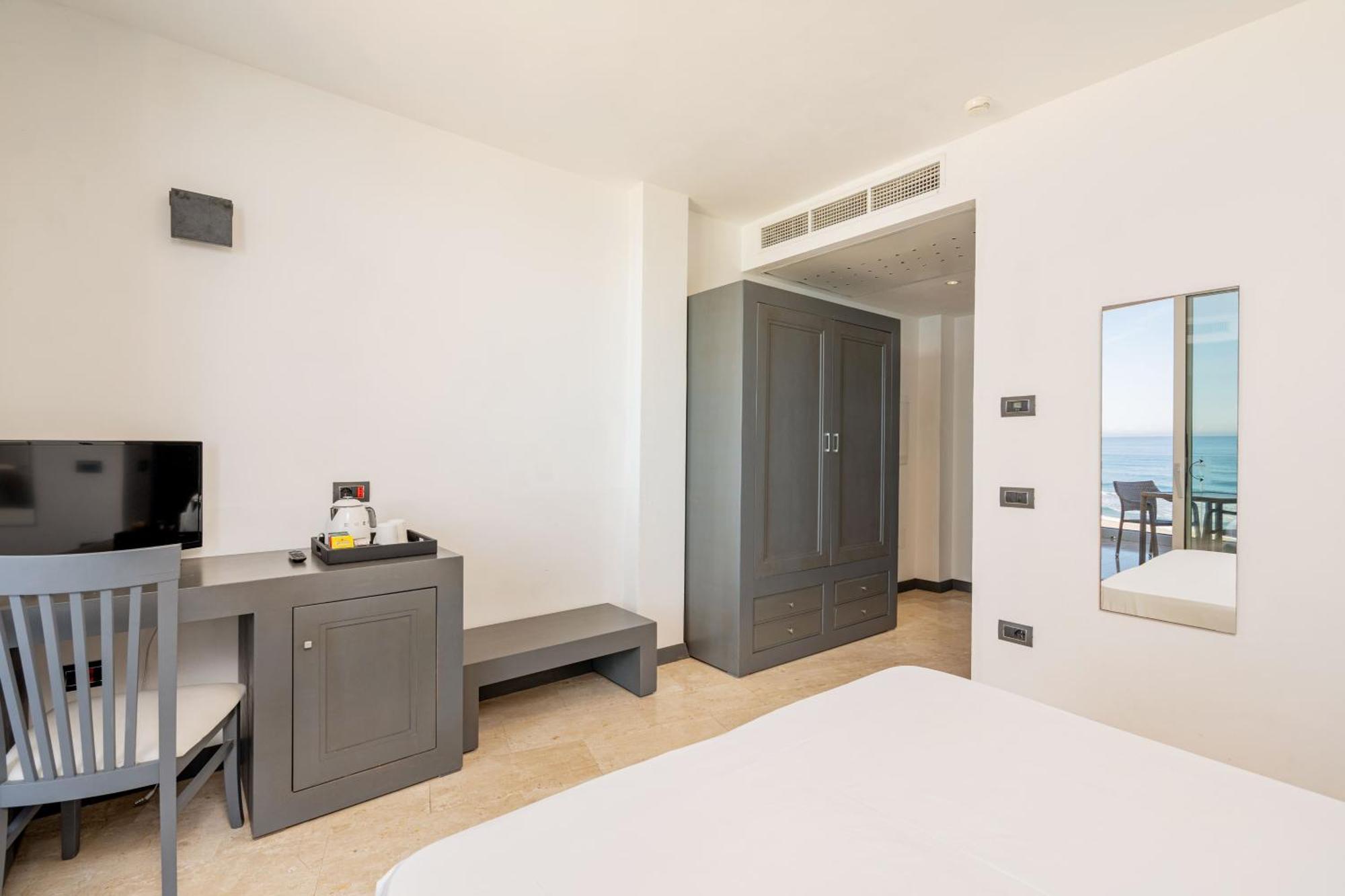 Superior Room Frontal Sea View