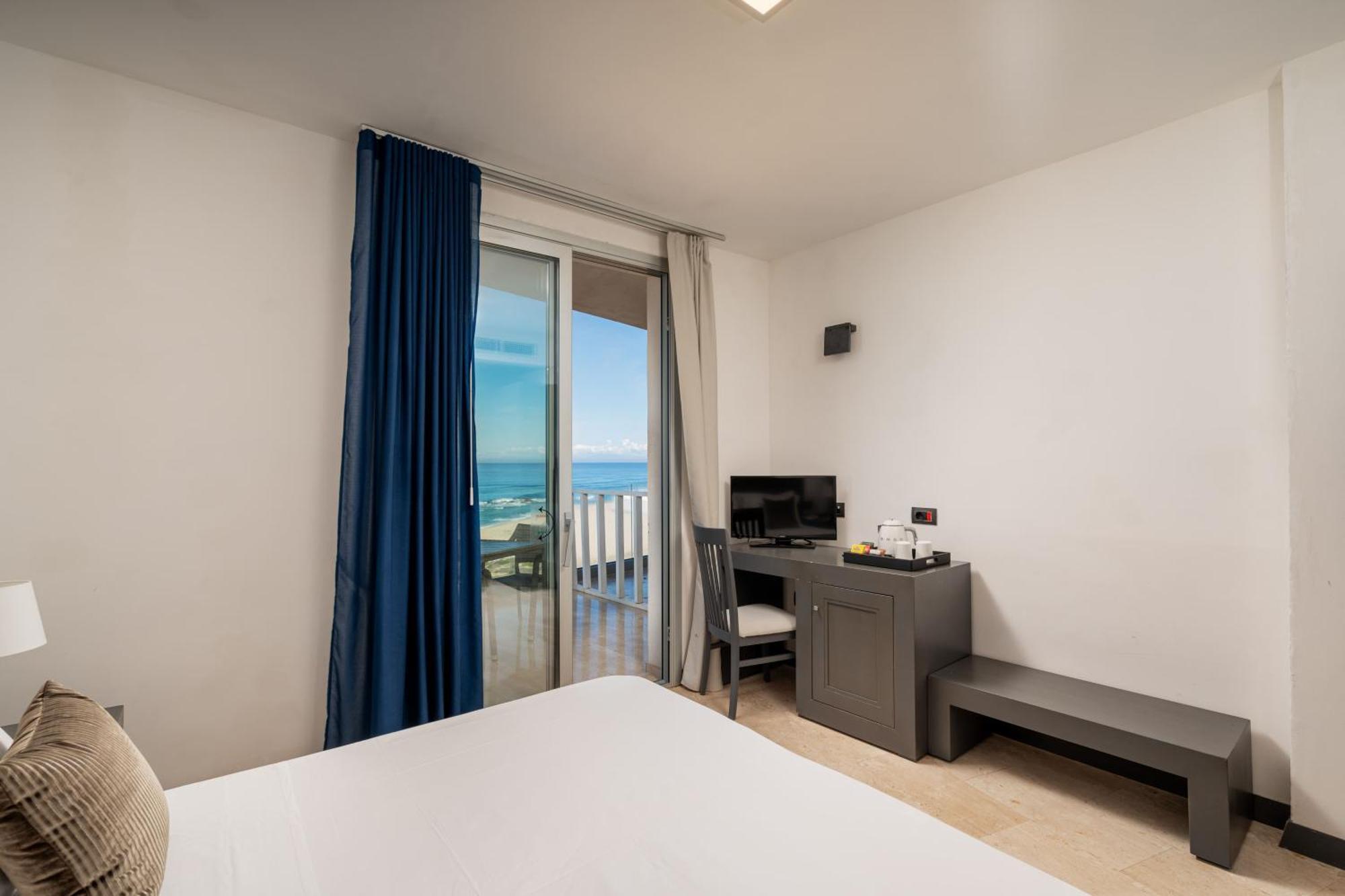 Superior Room Frontal Sea View